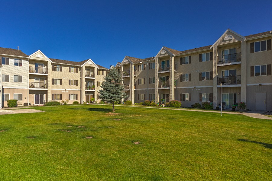 VINTAGE AT RICHLAND Apartments, 1950 Bellerive Drive, Richland, WA